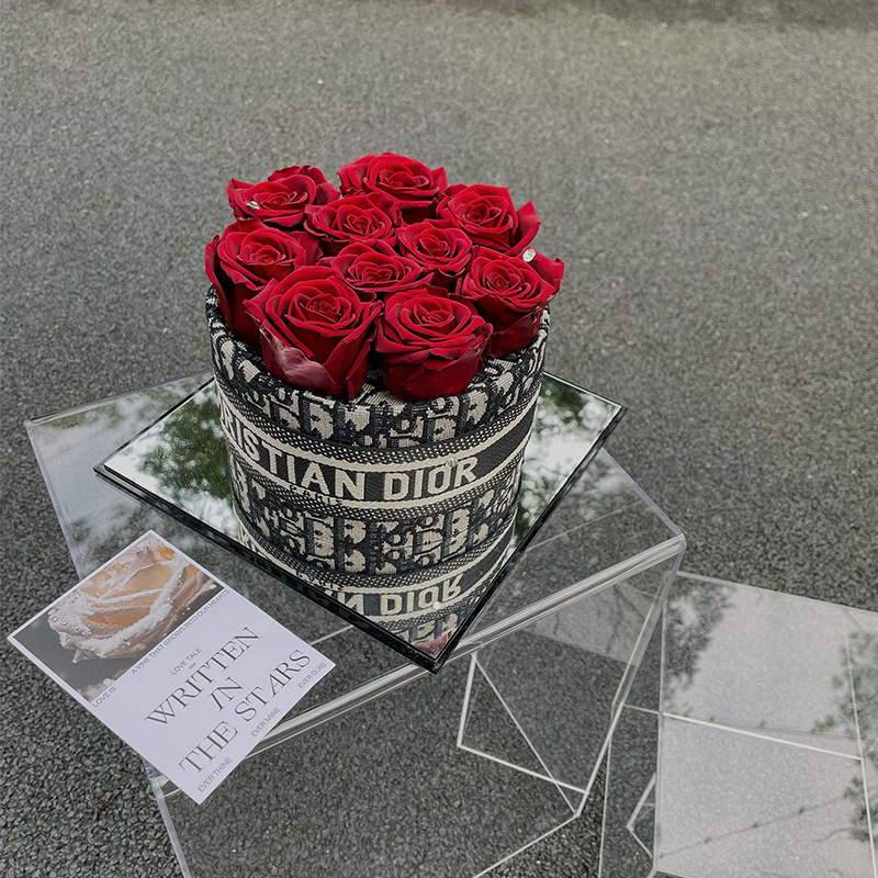 Dior Eternal Flowers Hug Bucket