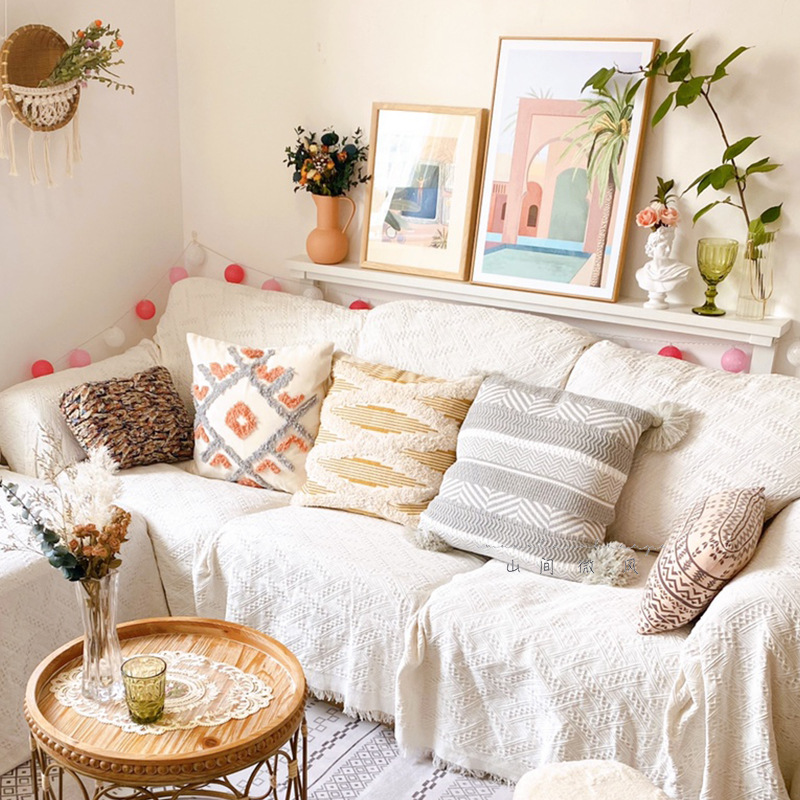 Moroccan-style Throw Pillow