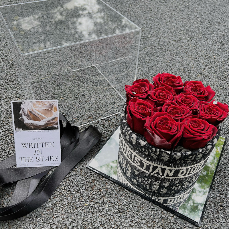 Dior Eternal Flowers Hug Bucket