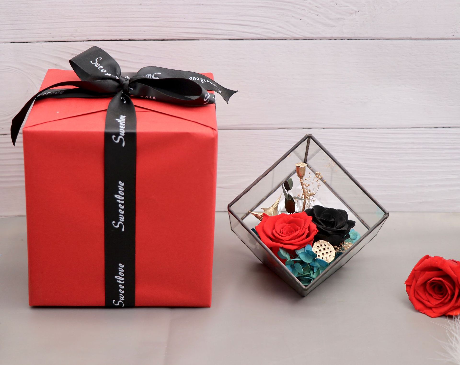 Eternal Flower Geometric Glass Ornaments