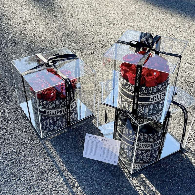 Dior Eternal Flowers Hug Bucket