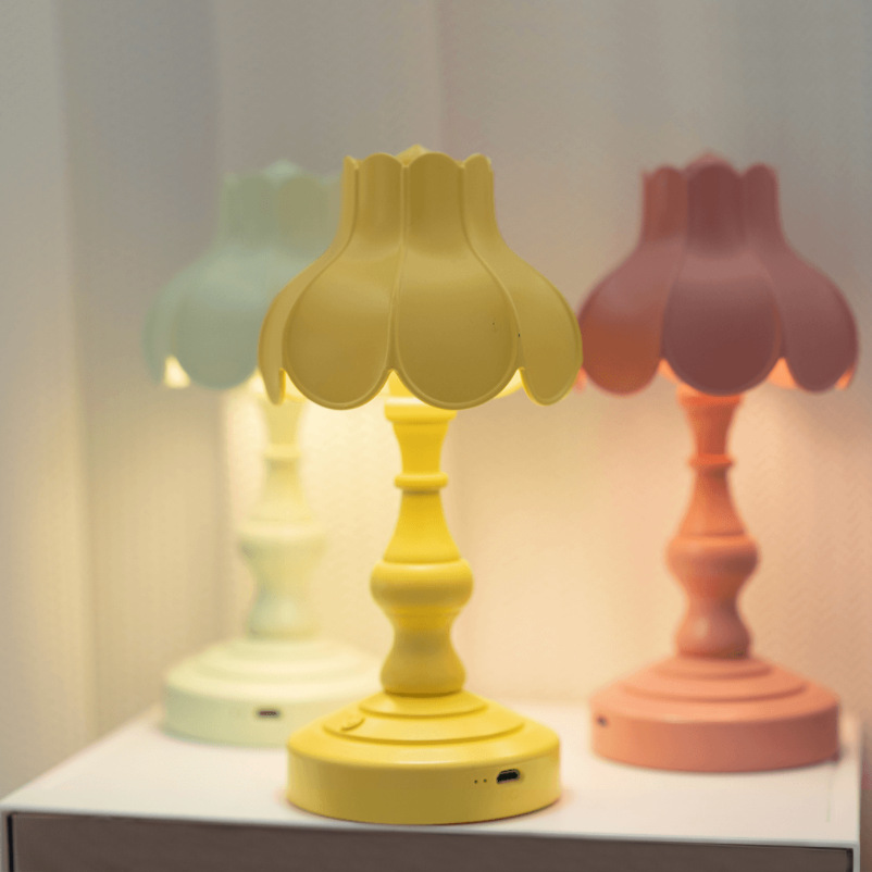 Vintage Lotus Leaf Table Lamp